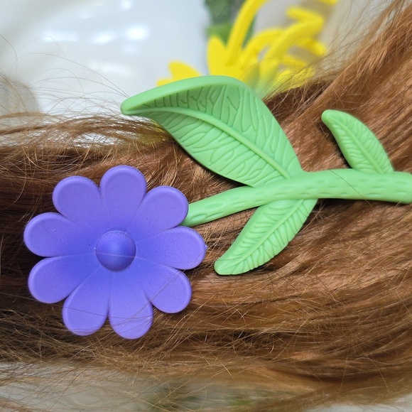 3 Flower Claw Hair Clip Set - Picture 8 of 8